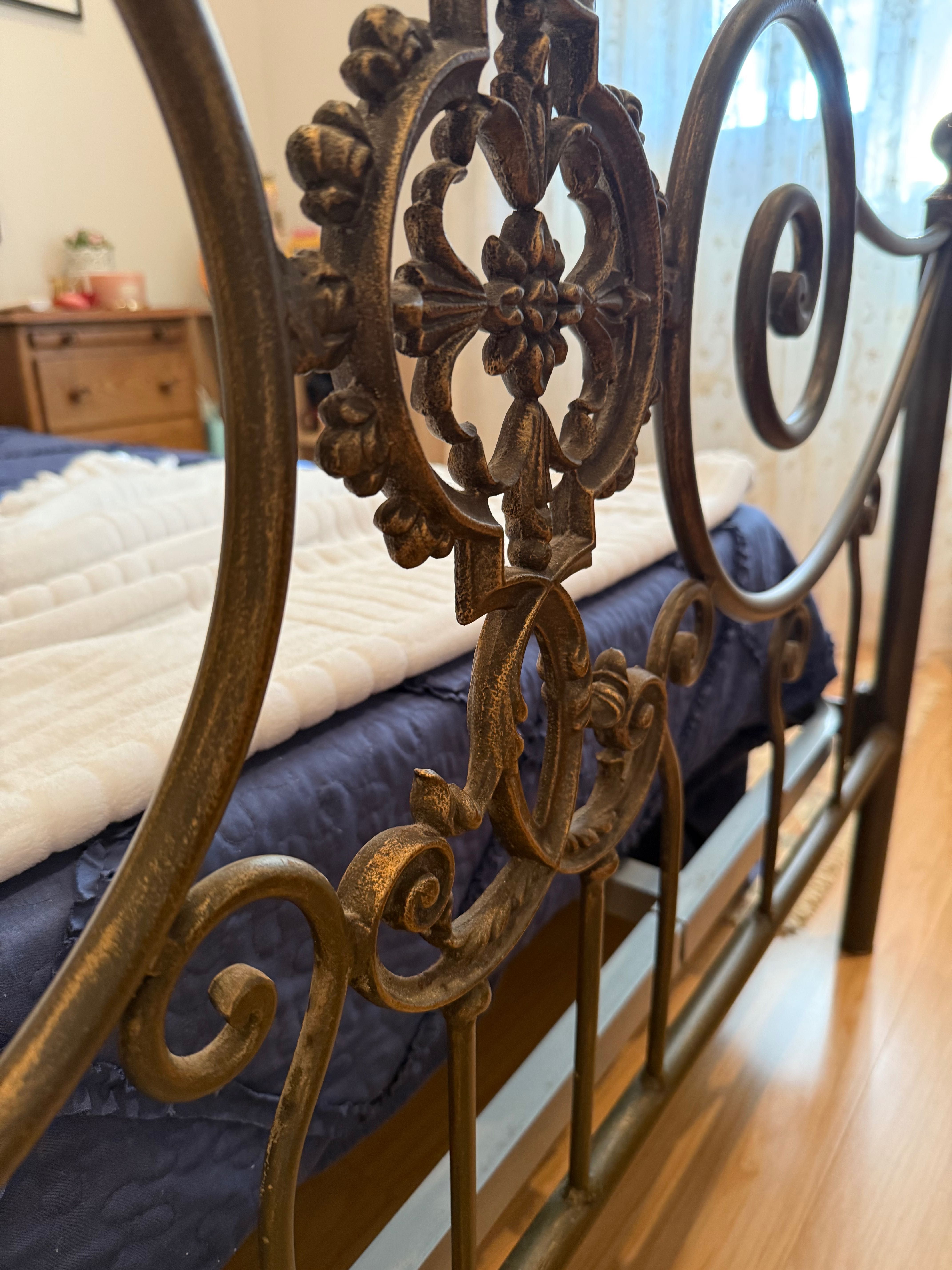 Cama de casal em ferro + colchão