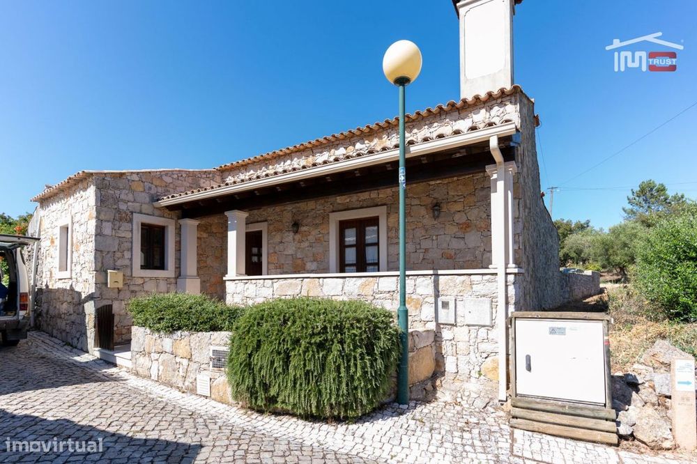 Moradia T2+1 Recuperada Em Excelentes Condiçoes Situada Em Pia Do U...