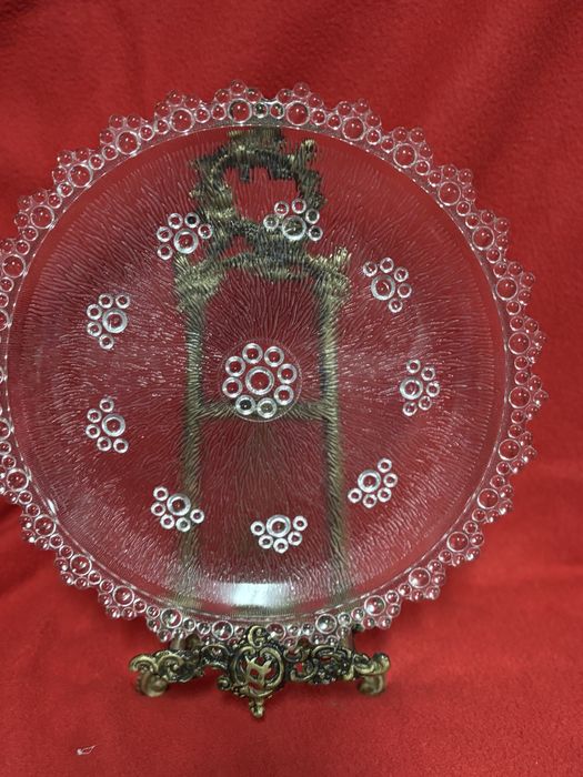 Prato de bolos com relevo