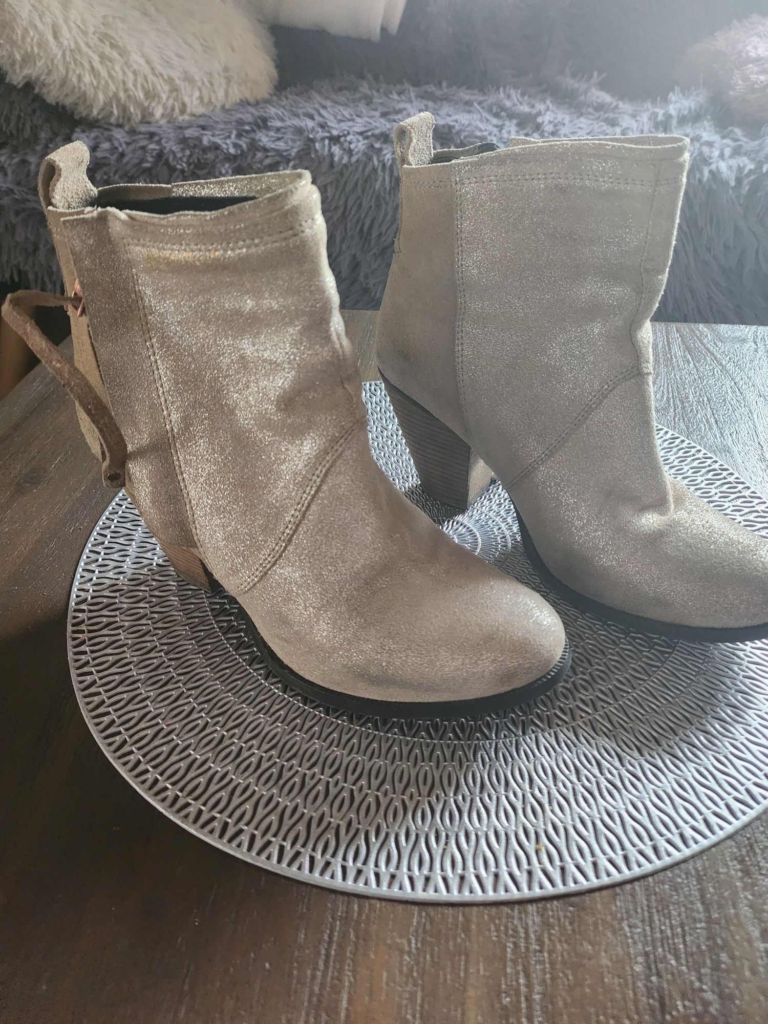 Sprzedam skórzane botki Superdry