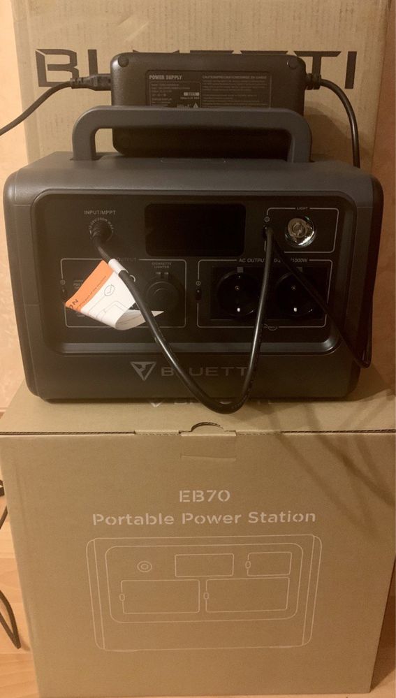 BLUETTI PowerOak EB70 портативная зарядная станция