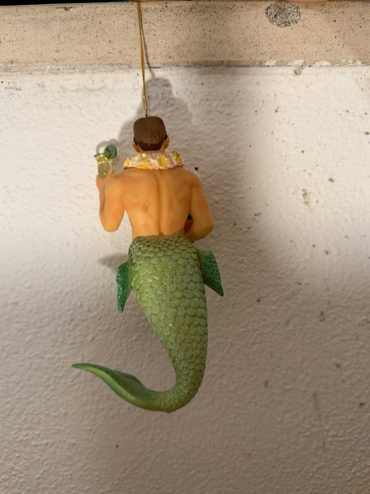 Enfeite sereio merman em porcelana com glitter – vários