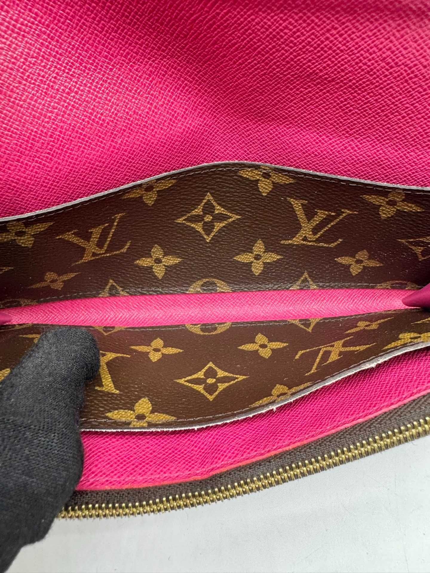 (Nowe) LV Portfel damski Louis Vuitton Emilie Monogram czerwona klamra