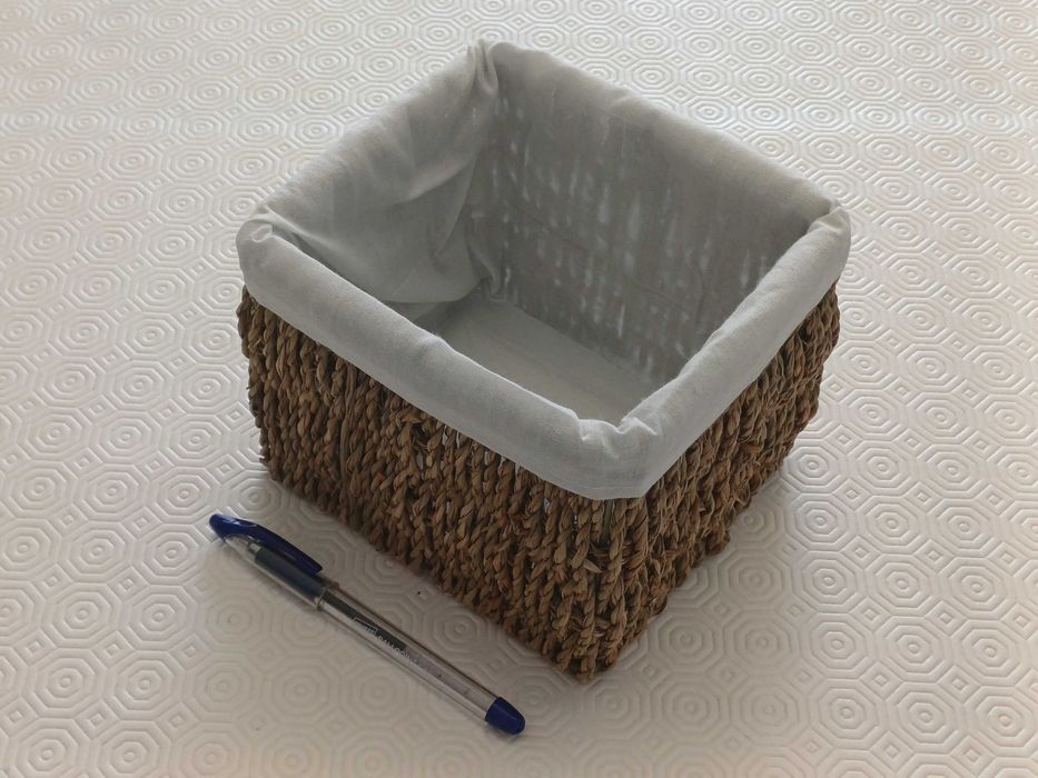 Cesto em verga forrado a pano