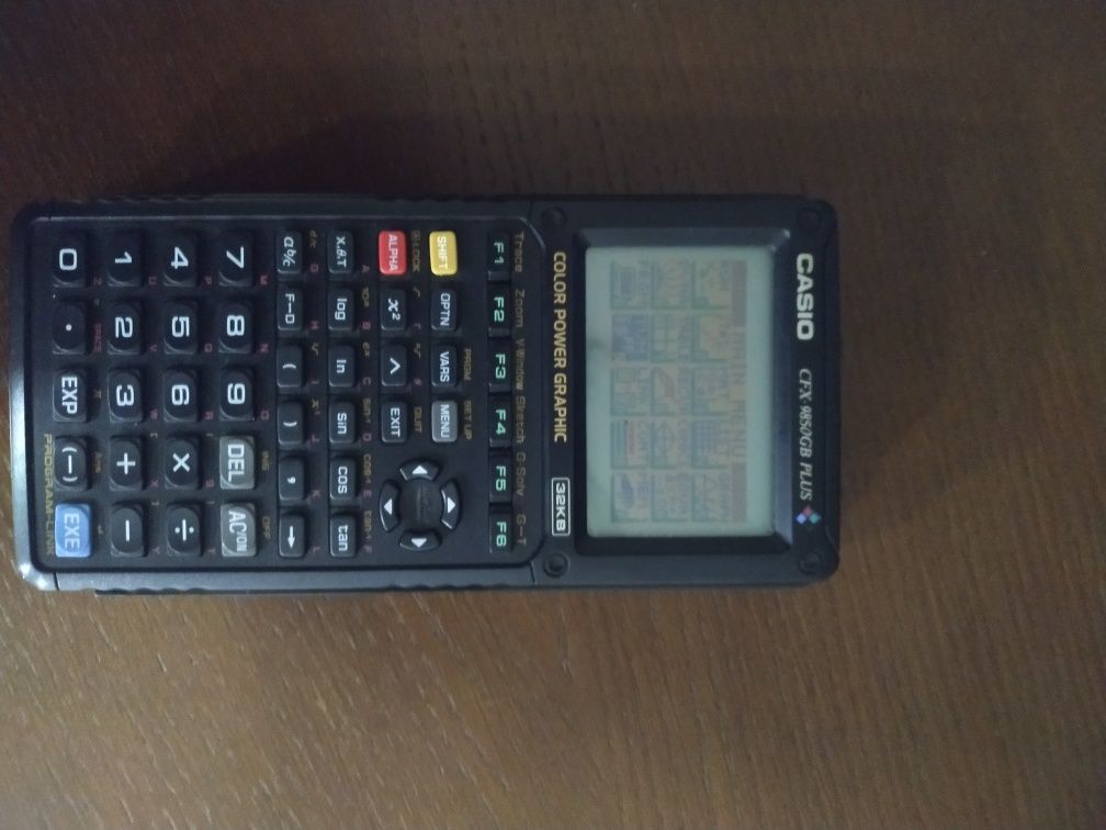 Máquina CASIO CFX- 9850GB PLUS