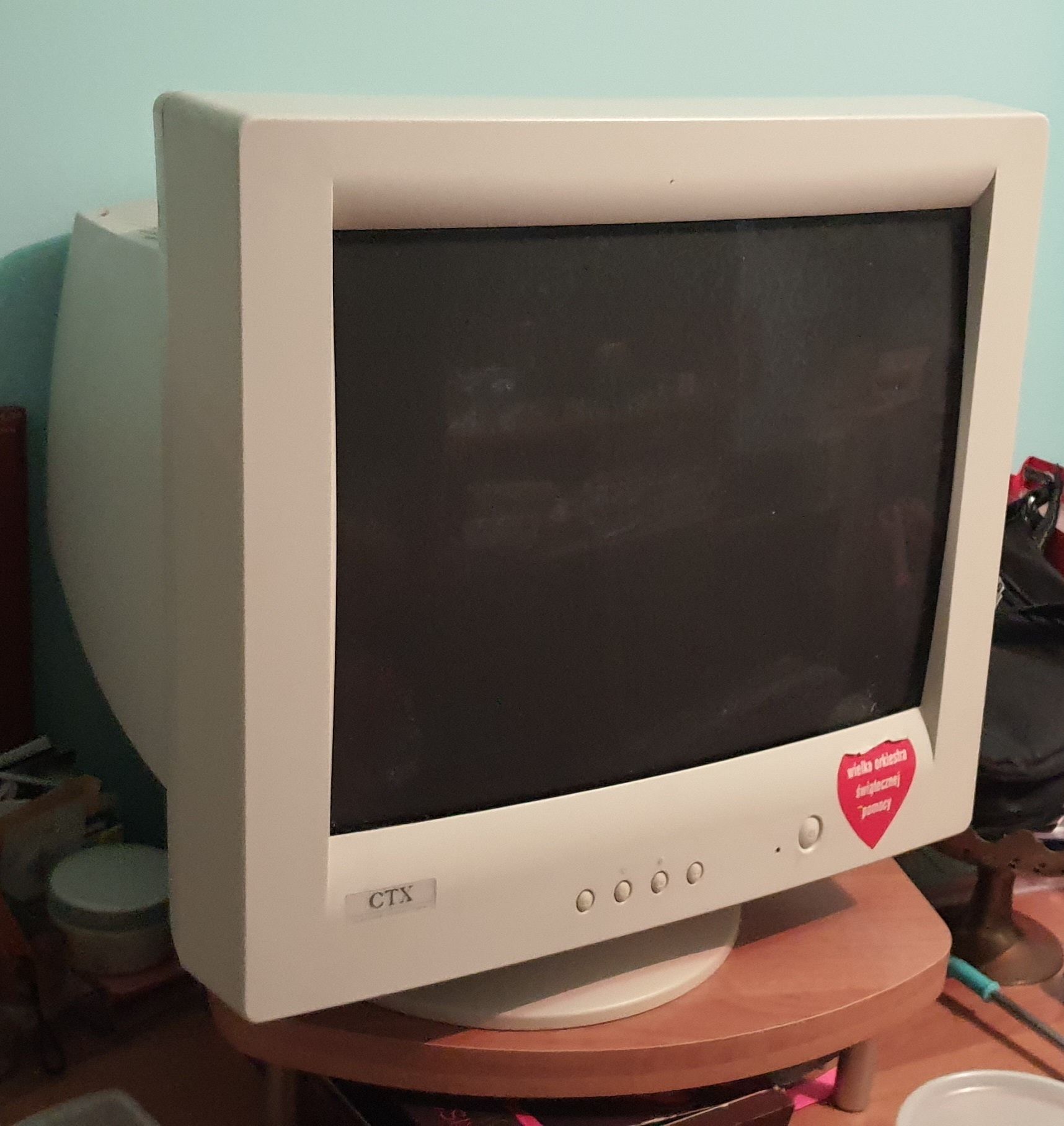 Działający monitor CTR 17 cali