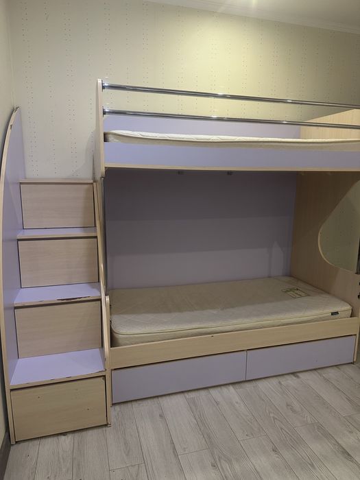 Продам двоярусне ліжко