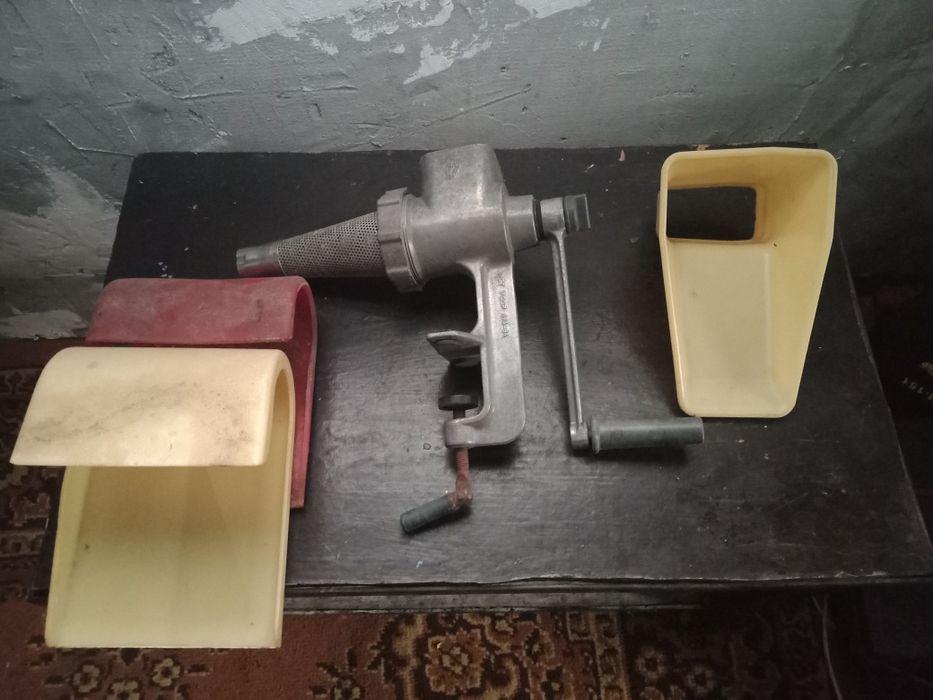 Продаю ручну соковижималку,