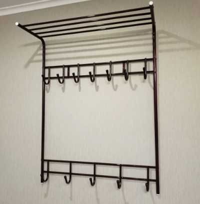 Вішалка на стіну з полицею зверху