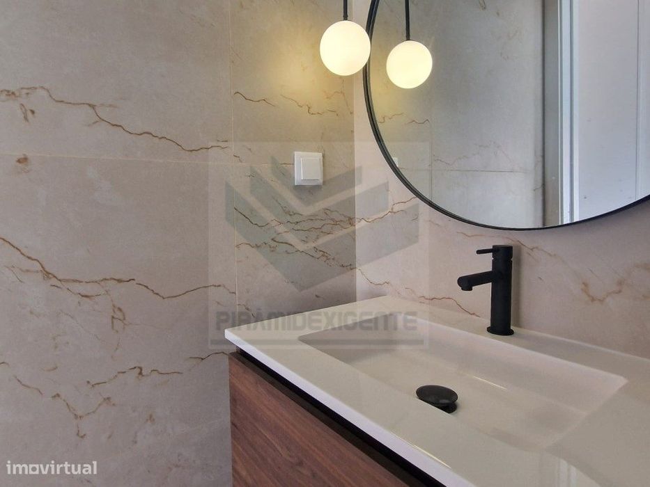 Moradia T3+1, 2 Suítes, Quarto RC, Perto Transportes