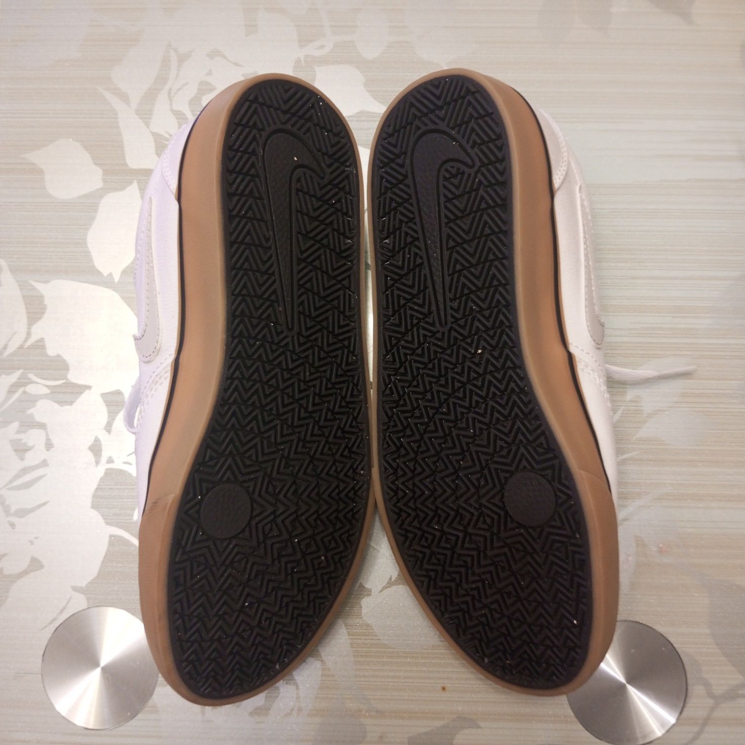 Женские кроссовки/38/Nike