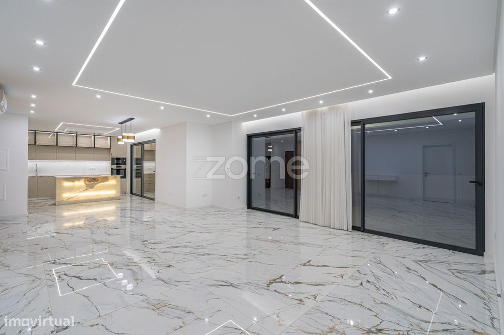 Apartamento T3 Penthouse com Vista Mar e Cidade no Caniço