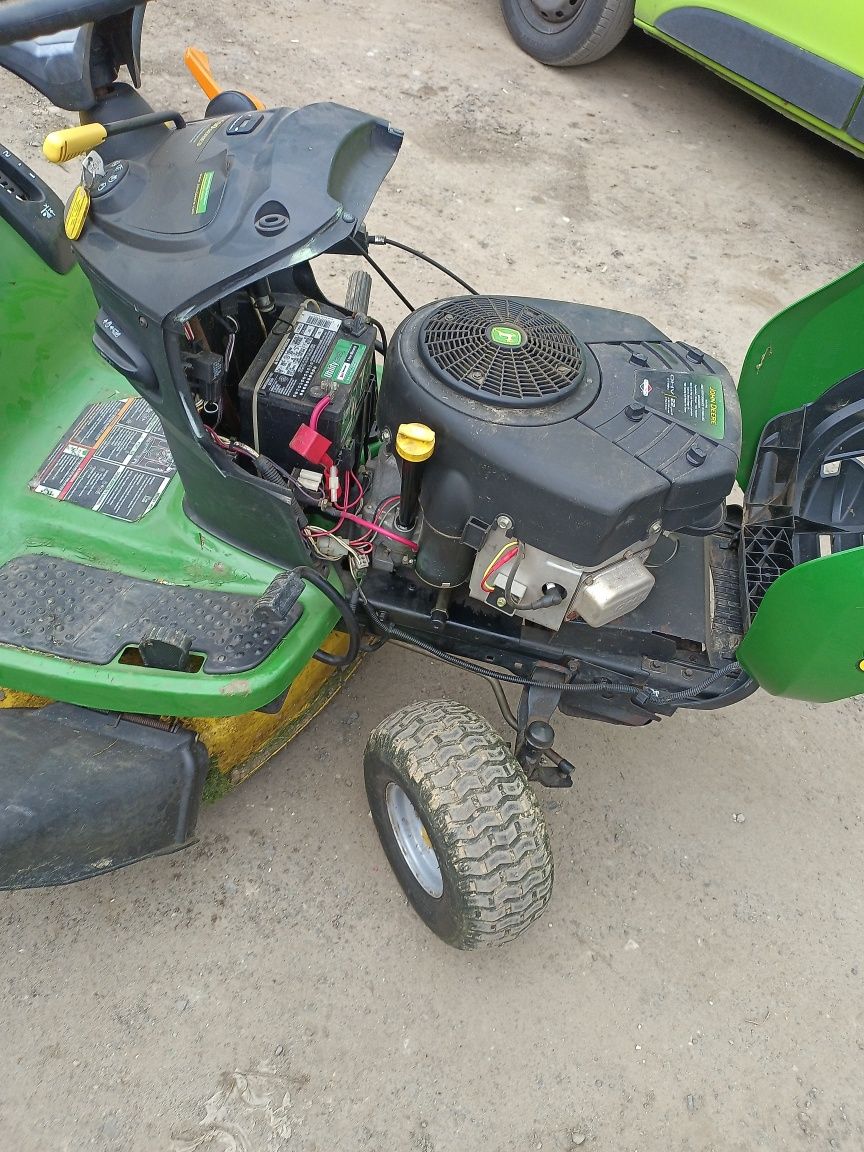 Kosiarka traktorek John Deere D130 Hydrostat 22hp V2