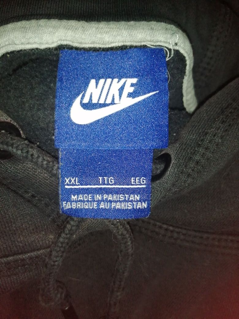 Kurtka Nike i dwie bluzy z kapturem Nike i Adidas