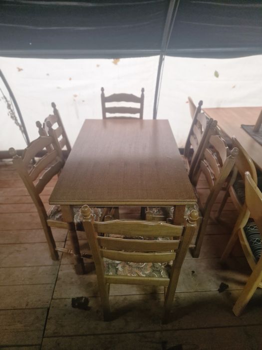 Dębowy stół z krzesłami sześcioma