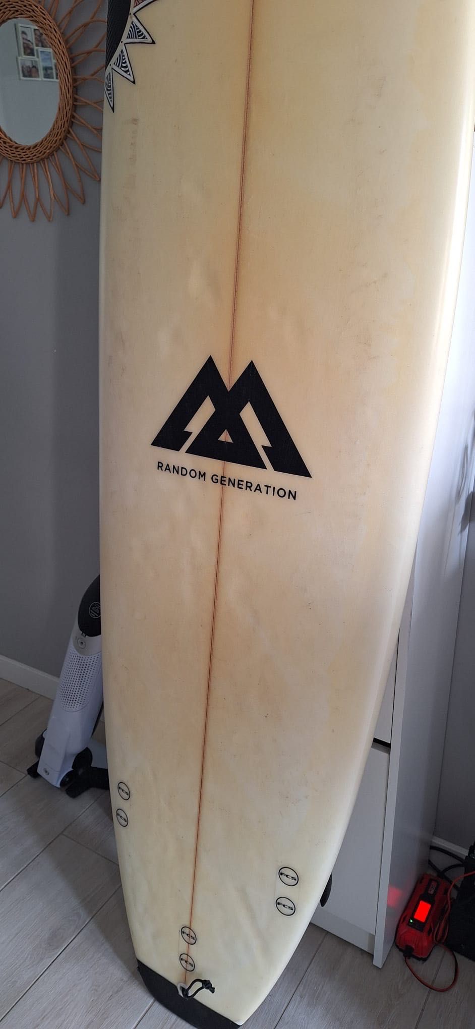 Prancha de surf c/ 3 quilhas + fato de surf