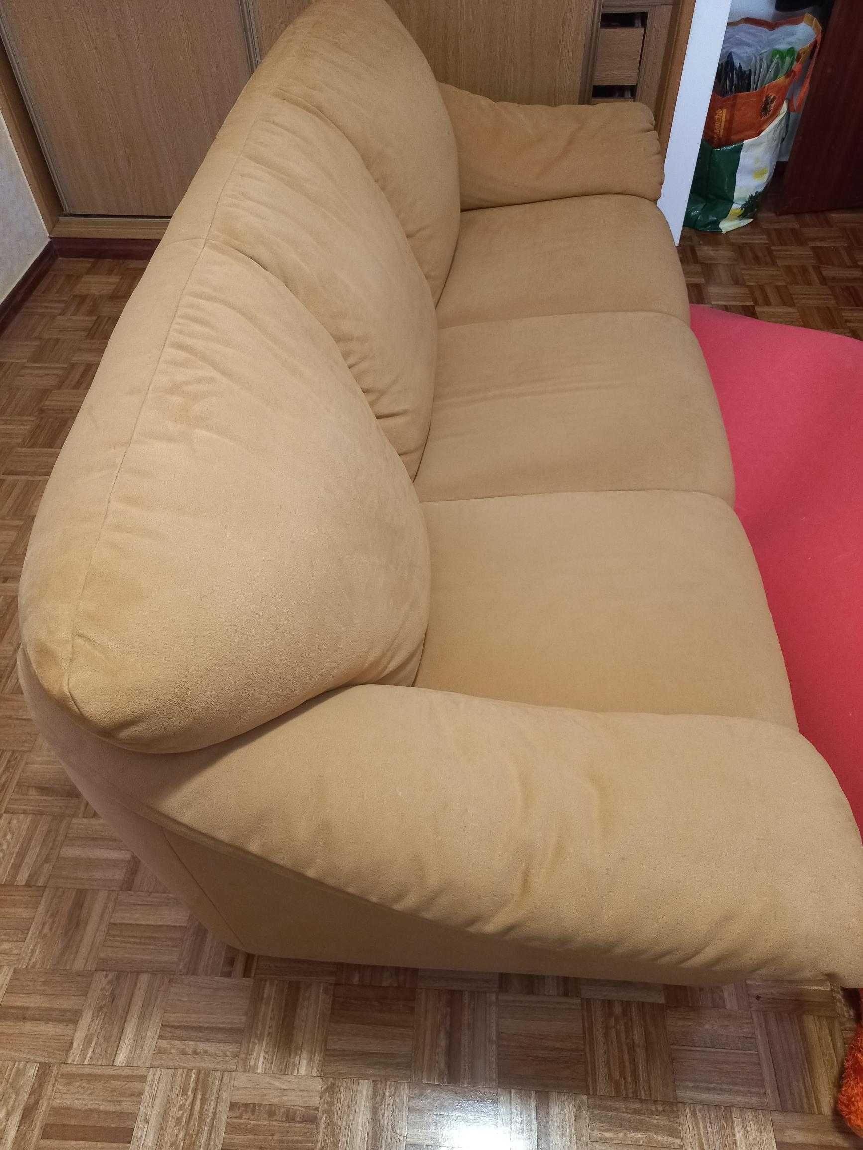 Conjunto Sofás 3 + 2 Lugares Camel em Excelente Estado