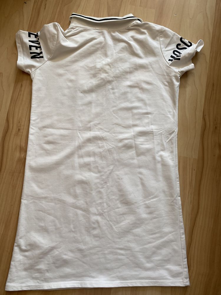 Біле легке спортивне плаття Moschino