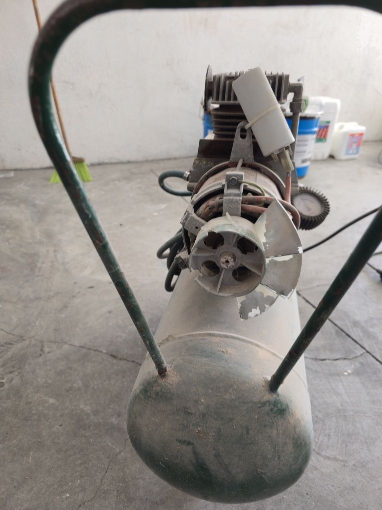Compressor com pesa a ar