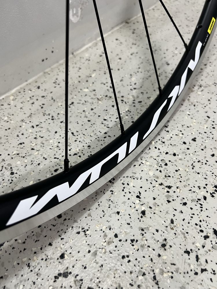 Koła szosowe 28” 700C Mavic AKSIUM Novatec