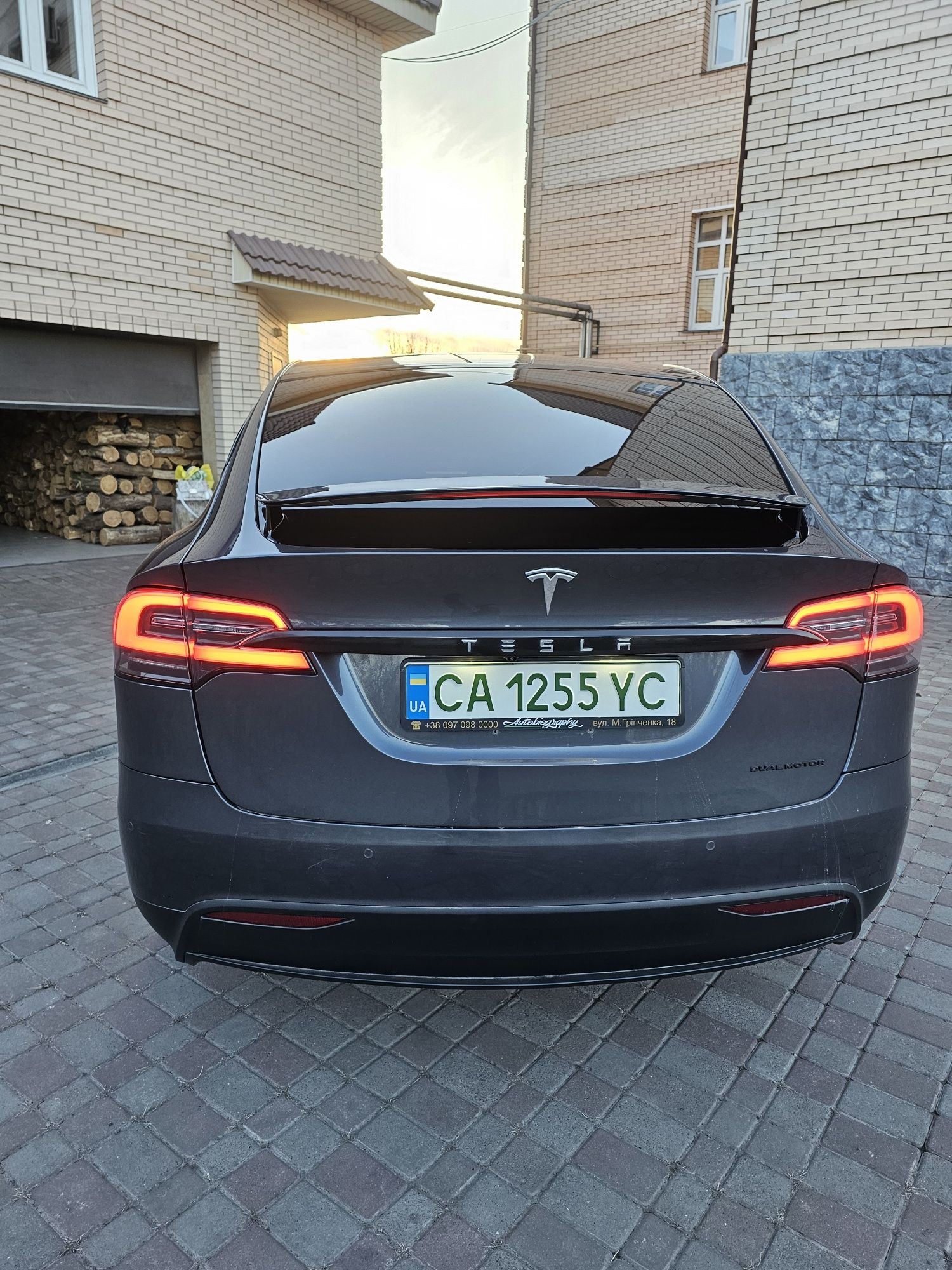 Топова Tesla Model X 2018 dual motor 100 kWt