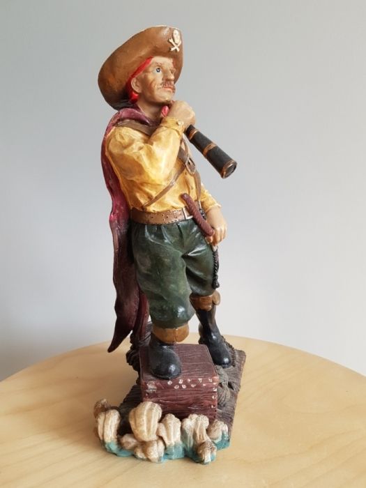 Figurka Pirata gips