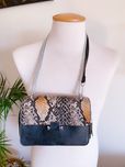 Bolsa / mala tiracolo textura croco