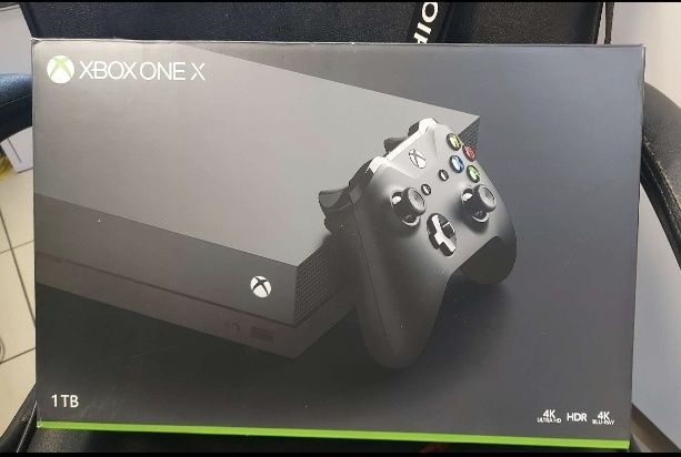 Xbox One X 1TB, jak nowy+podstawka+pudło+gra+kable