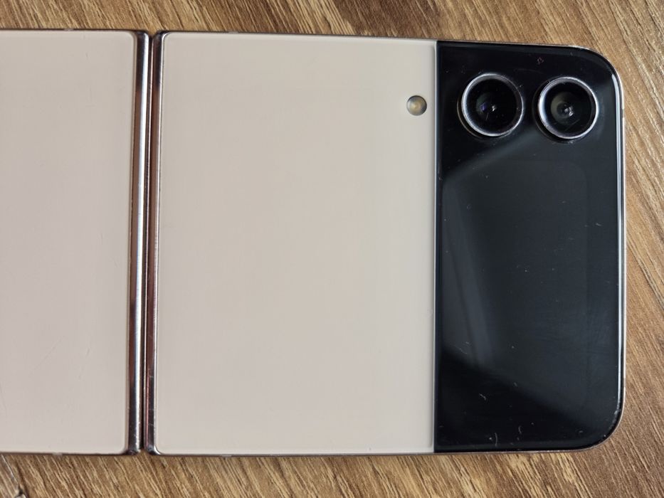 Samsung  Z Flip 4 5G 8/128GB Złoty