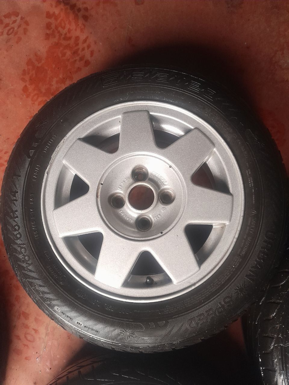 Продам літню резину з дисками R14