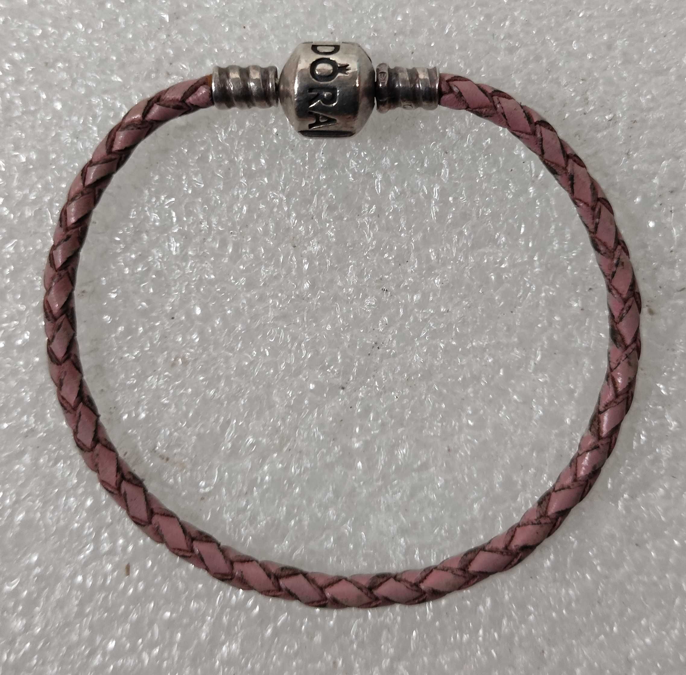Pulseira pandora em couro com fecho em prata