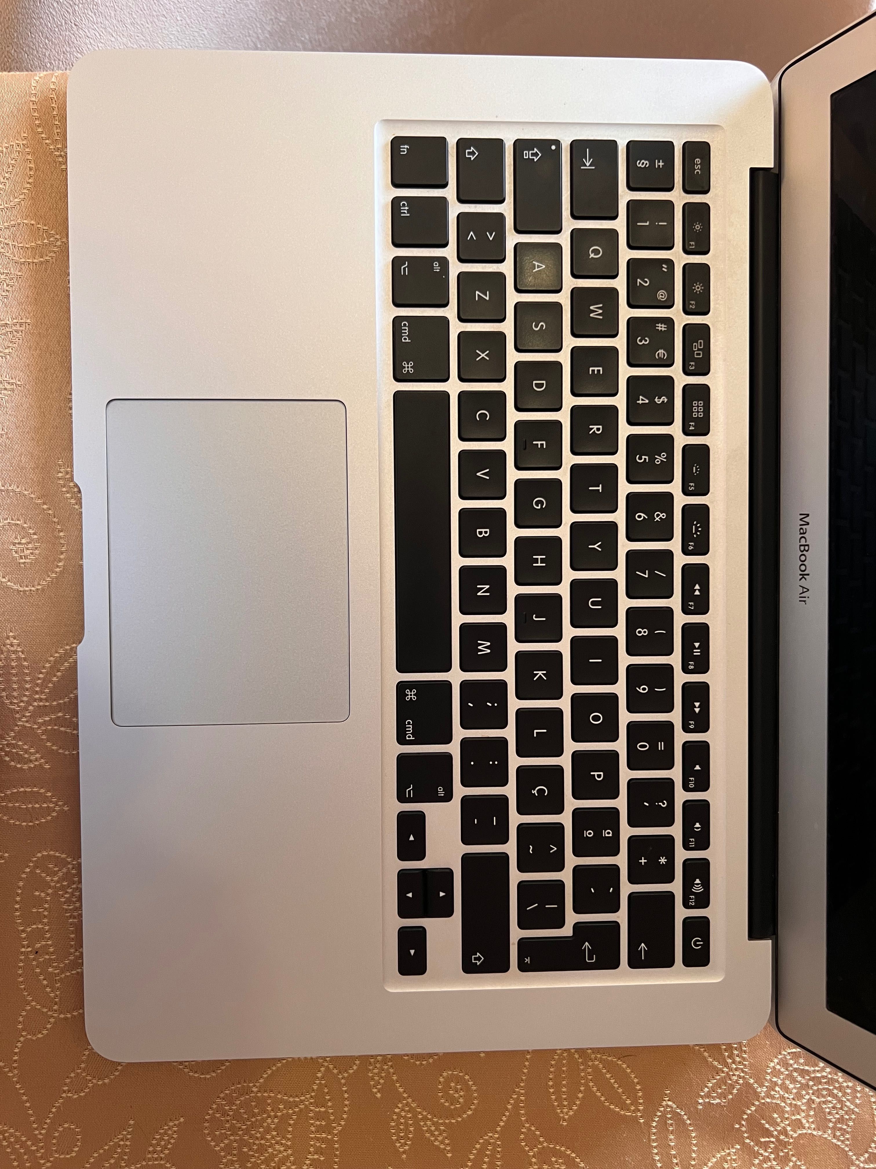 MacBook Air 13 (não funciona teclado e rato)