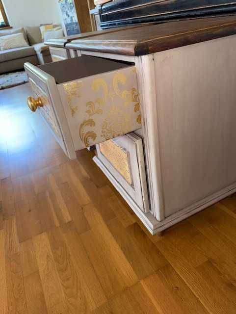 Wystlizowane szafki do sypialni