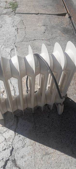 Aquecedor  a óleo  usado pequeno em bom estado  de baixo  consumo