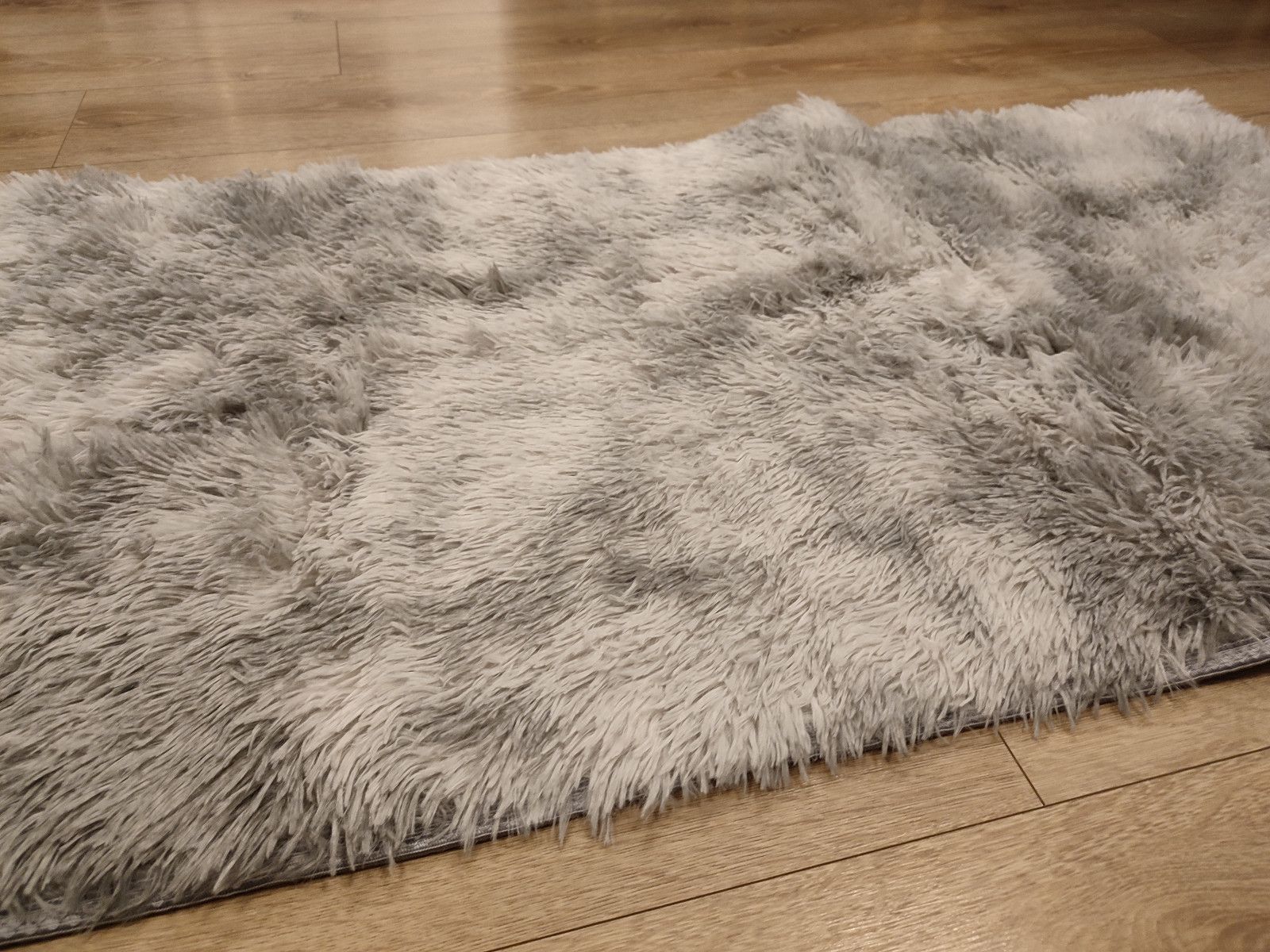 Nowy szaro-biały dywan puszysty 60x120 cm