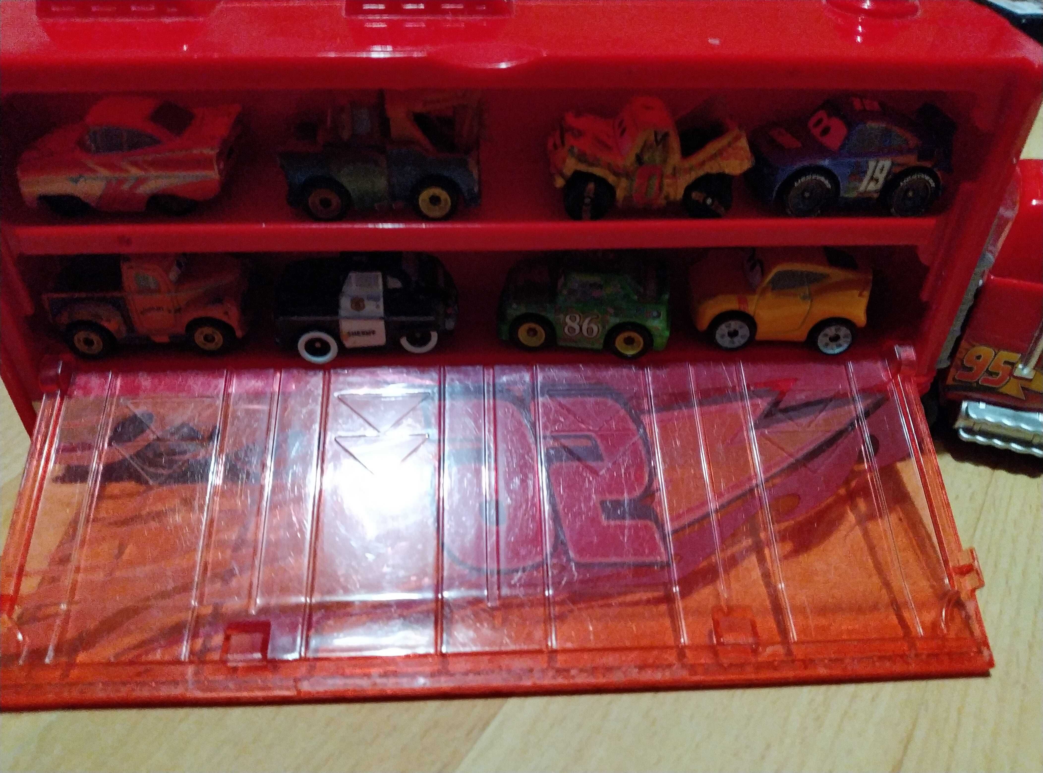 Maniek transporter Mattel zygzak McQueen mikro autka