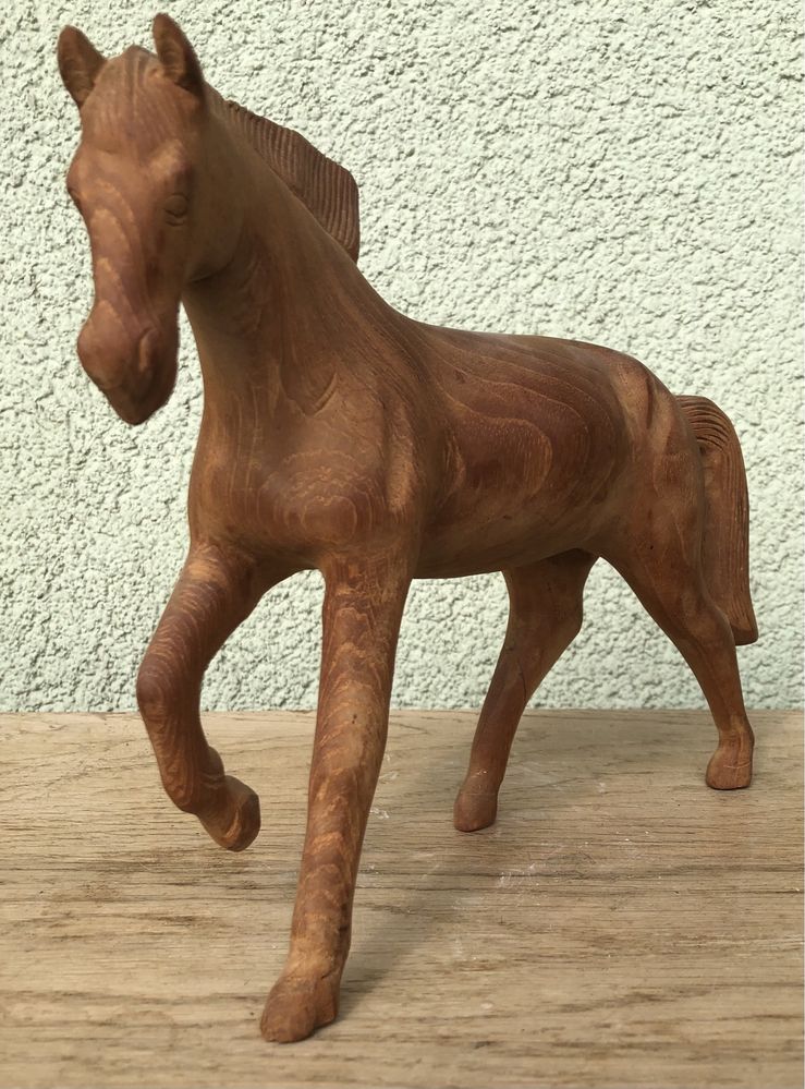 Koń figurka z drewna sprzedam