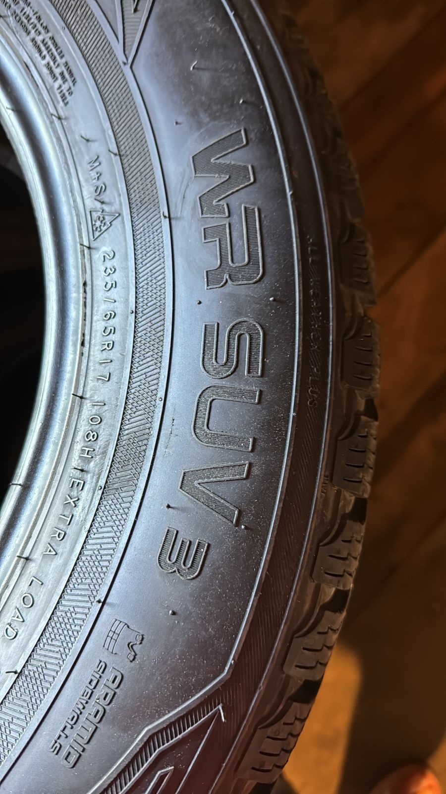 Зимова гума 235/65 R17