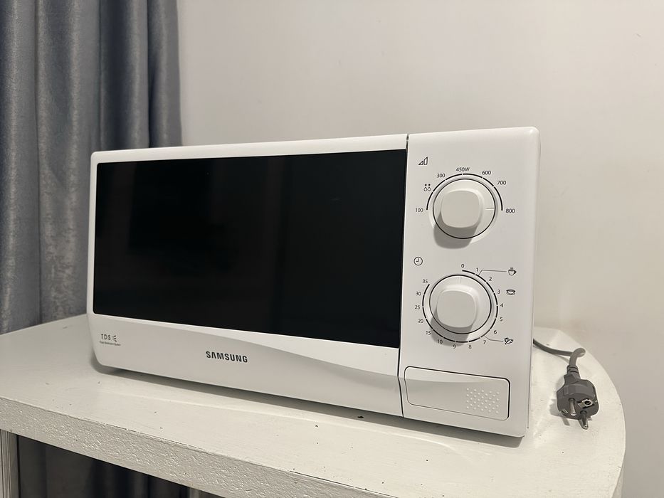 Samsung ME81KRW-2