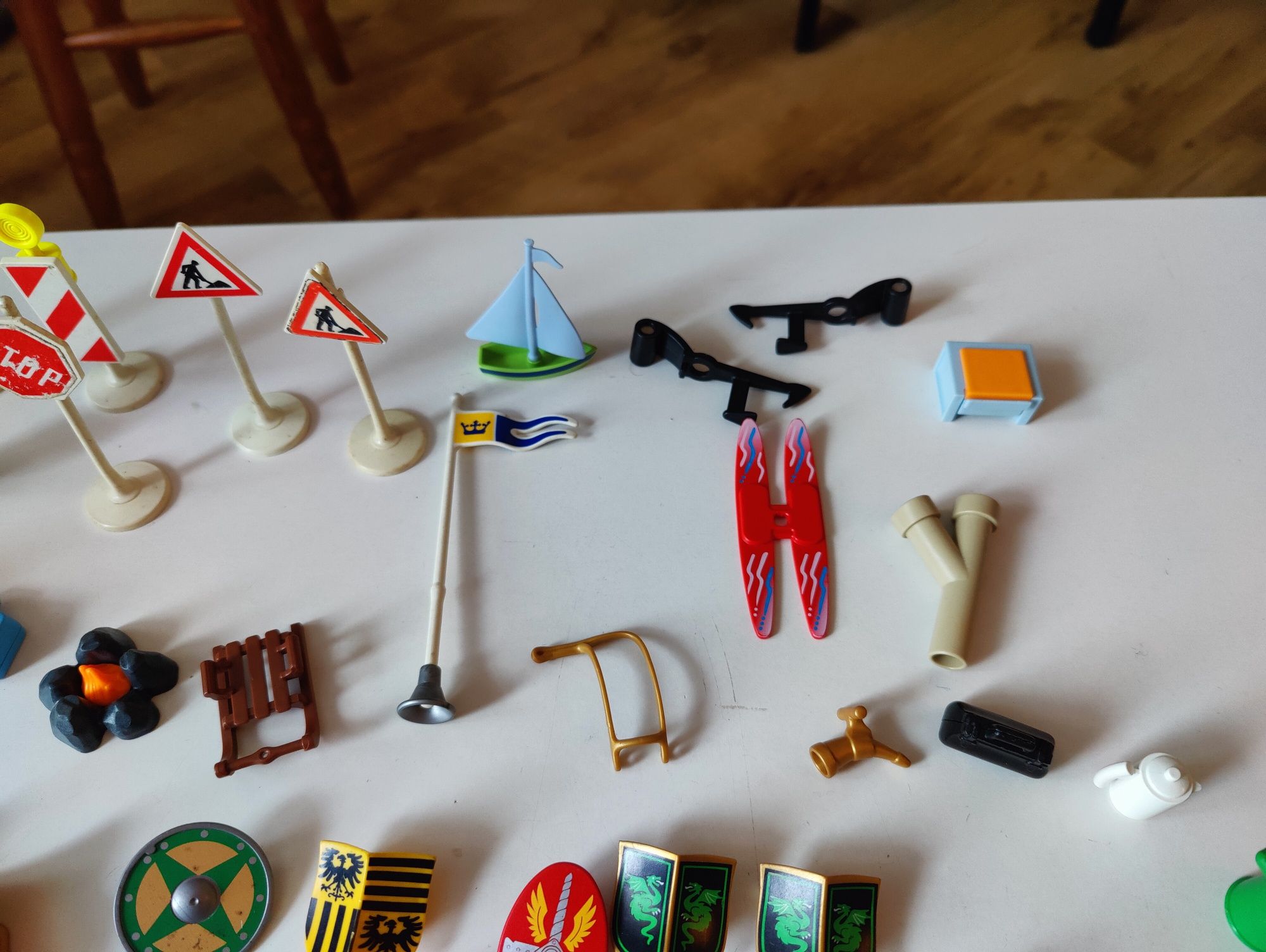 Elementy Playmobil- tarcze, znaki
