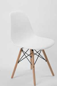 Krzesła w stylu skandynawskim białe używane