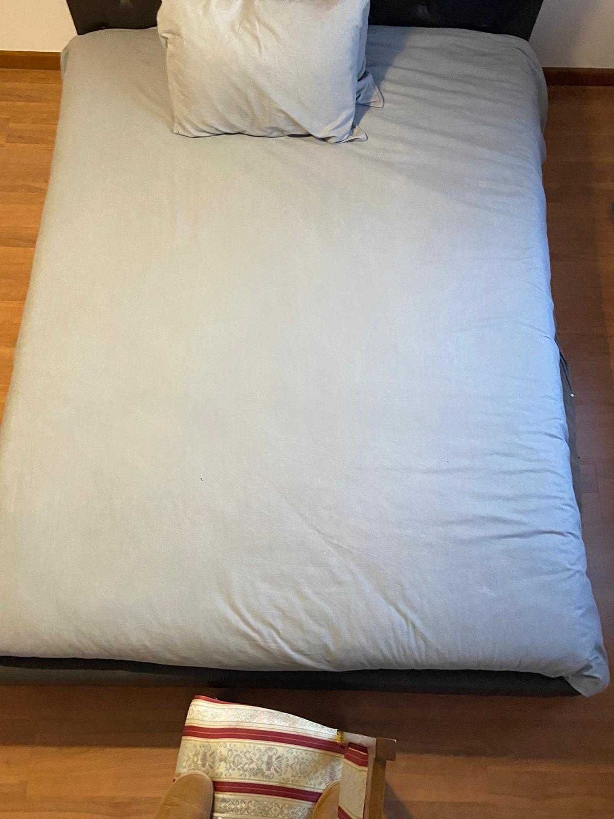 Cama de casal com colchão incluído