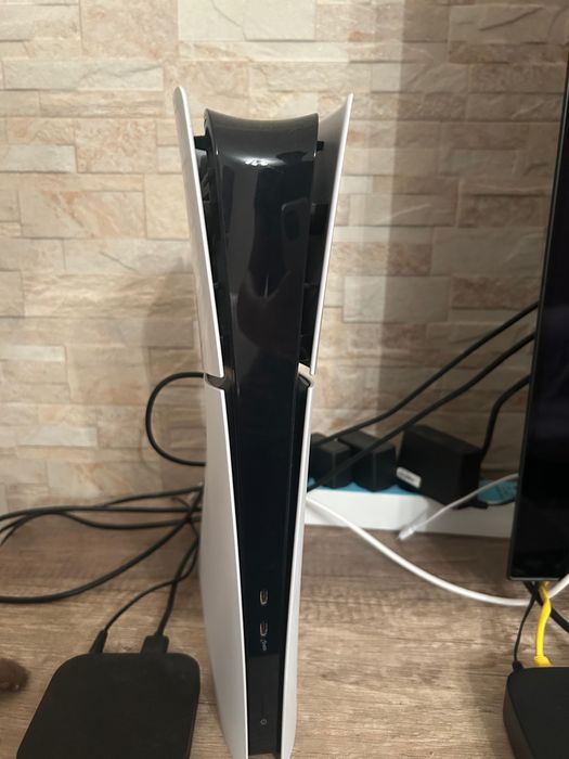 Ps5 em excelente estado com 2 comandos inlcuidos