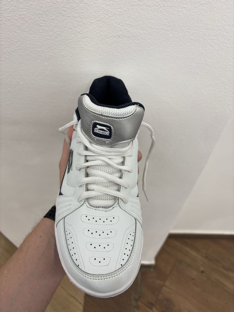 Продам нові кросівки Slazenger (41.5)