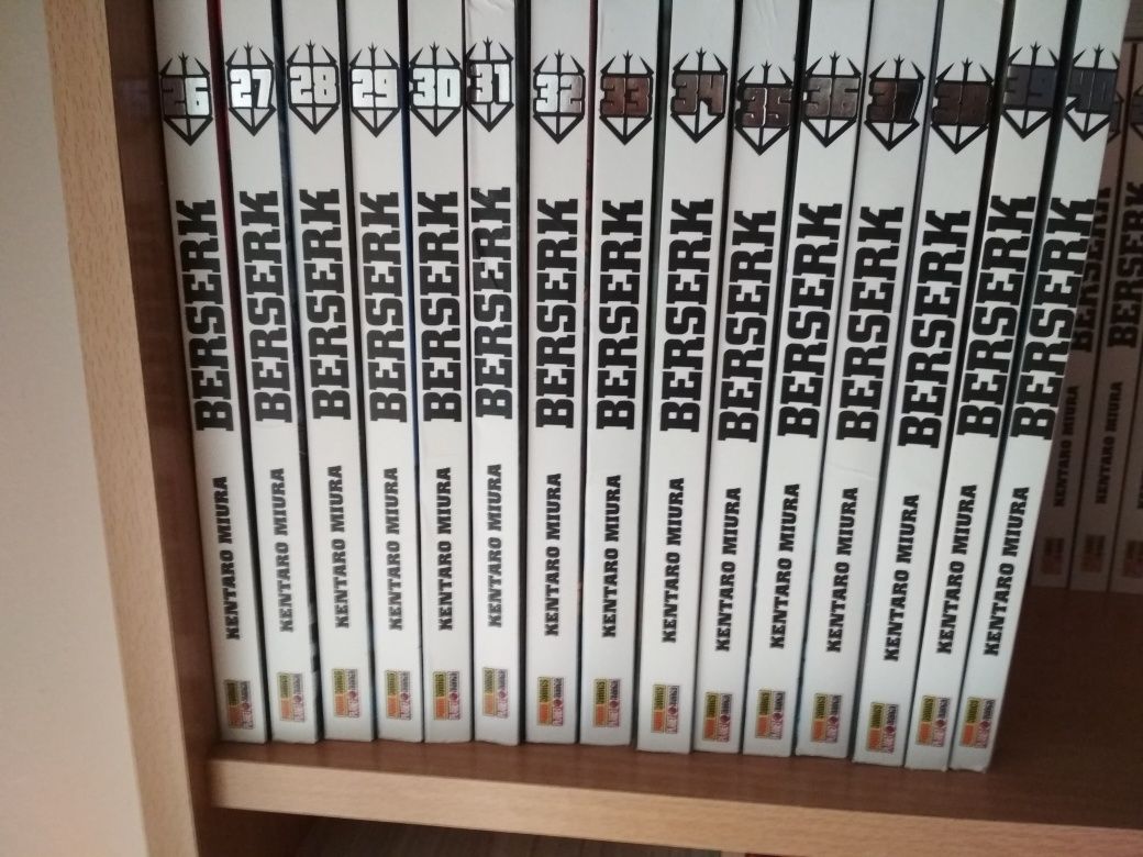 Berserk Vols. 1-41 + Guia + Ed. Especial Vol. 41 - Livros Panini venda