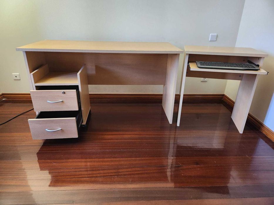 Oportunidade: Conjunto de Secretárias e Fichário (3 Peças)