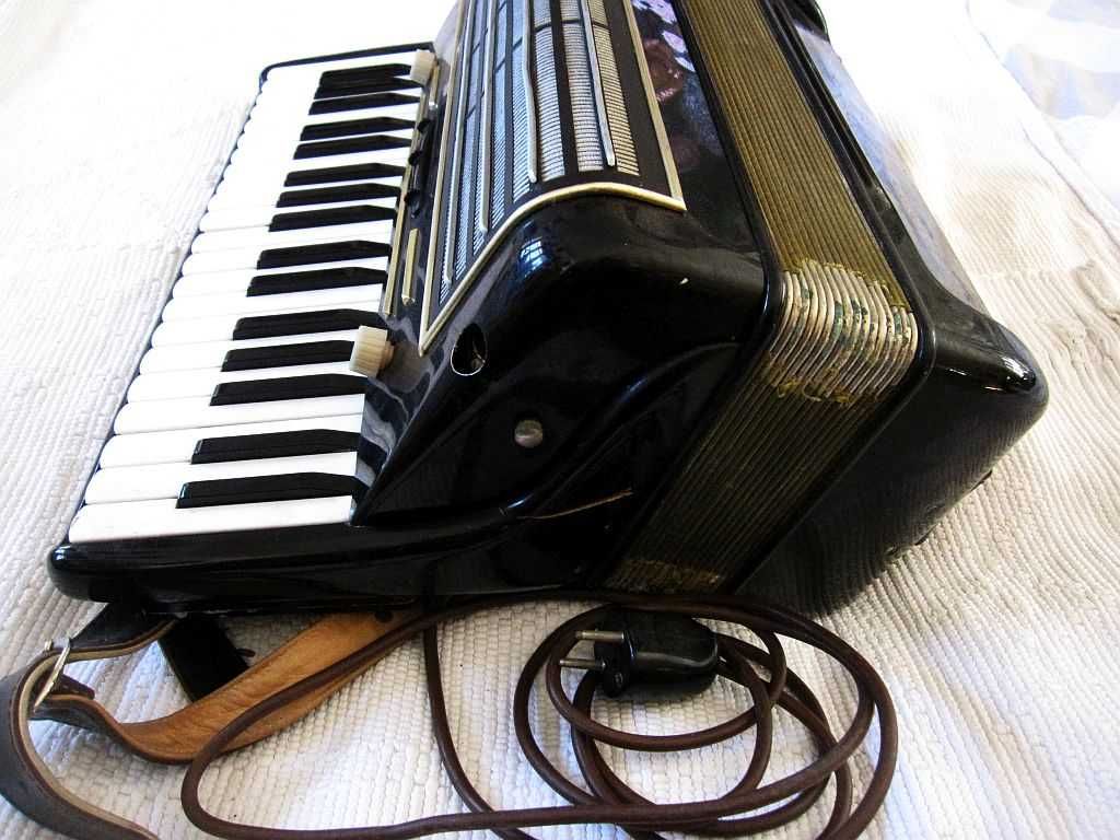 para restauro: vintage acordeão HOHNER Bassophon