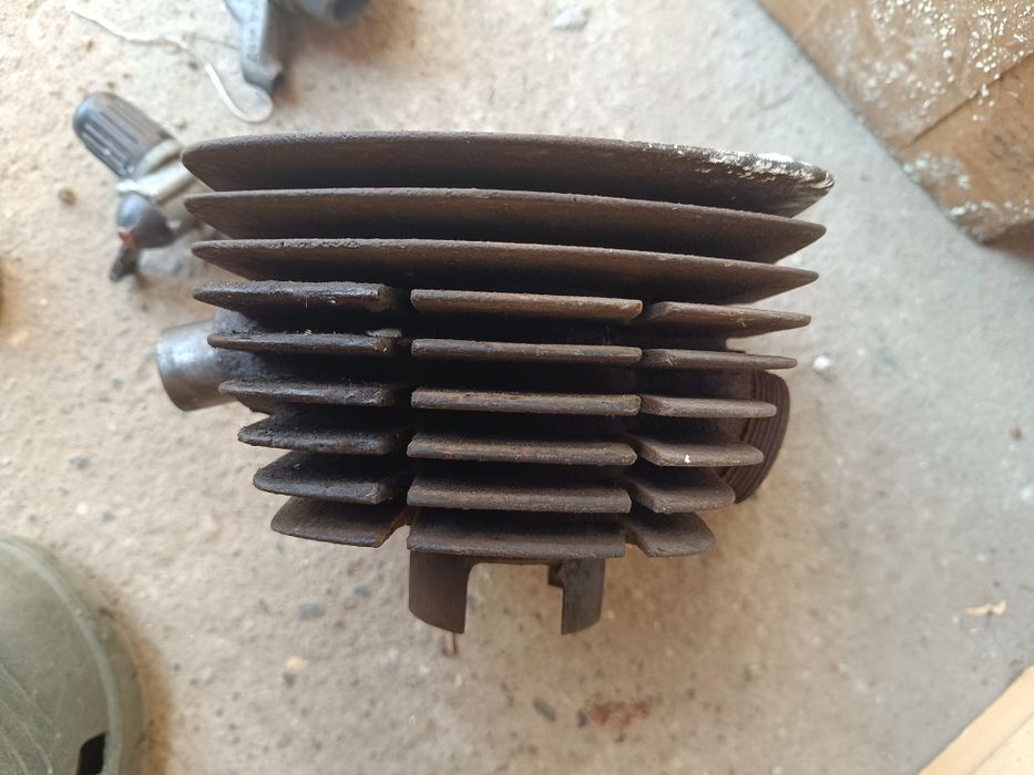 Cylinder żeliwny wsk gaźnik schowek silnik