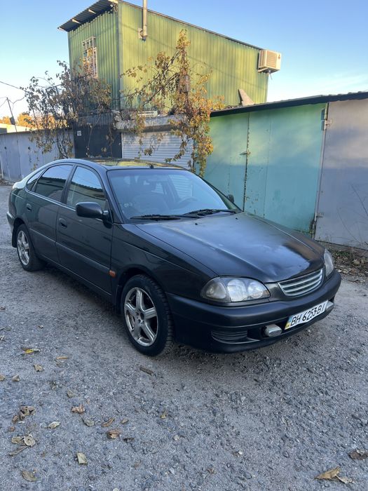 Toyota avensis 1.6 benz