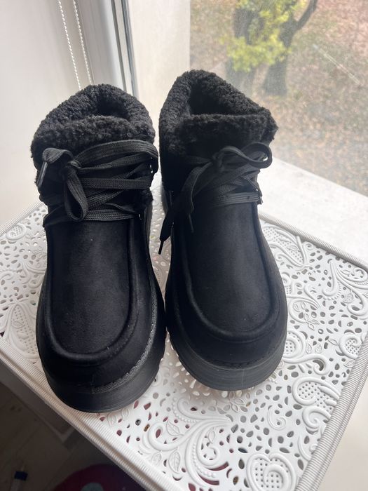 Продам жіночі зимові ботинки